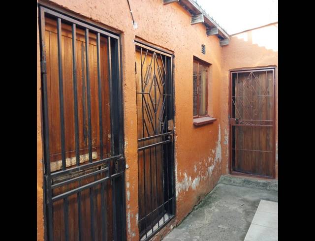 6 BEDROOM HOUSE FOR SALE IN PHOMOLONG